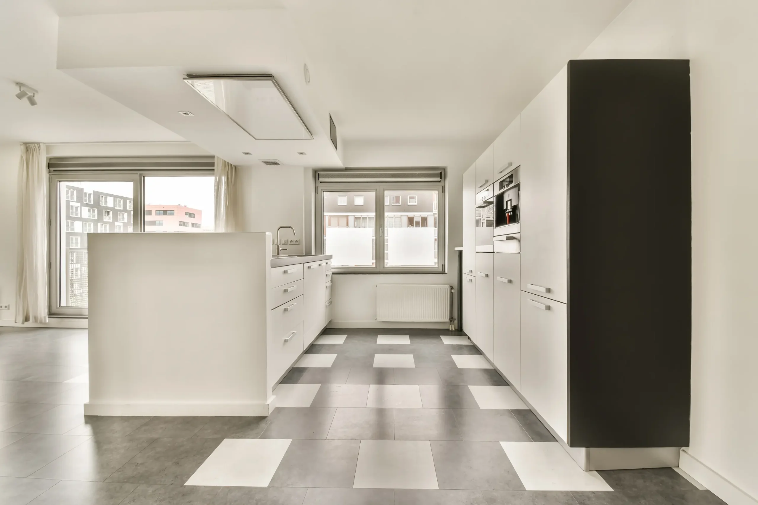 Moderne Küche mit gefliestem Boden – Fliesenleger aus Bielefeld